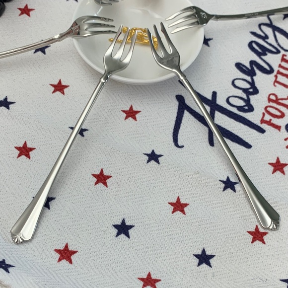 Oneida Juilliard Cocktail/Oyster Forks Set/6 Stainless Steel 18/10 NWOT - Picture 5 of 7